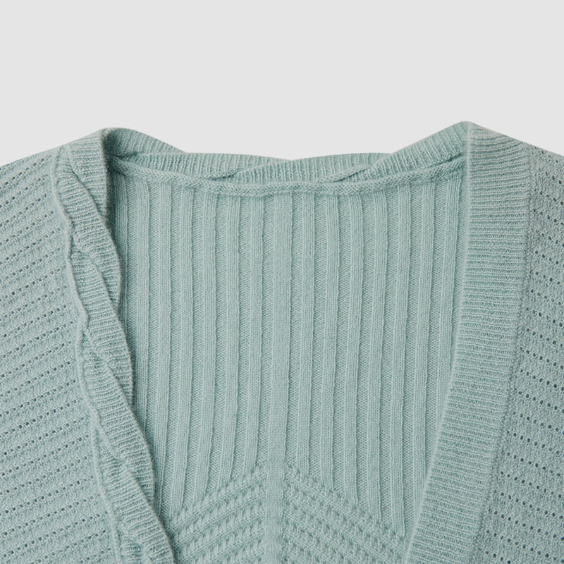ML2218 V-hals Twist Single-breasted strikket cardigan med kronbladknapper ML2218 V-hals Twist Single-breasted strikket cardigan med kronbladknapper