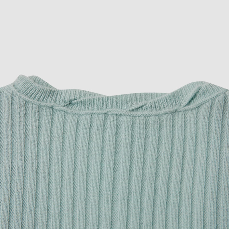 ML2218 V-hals Twist Single-breasted strikket cardigan med kronbladknapper ML2218 V-hals Twist Single-breasted strikket cardigan med kronbladknapper