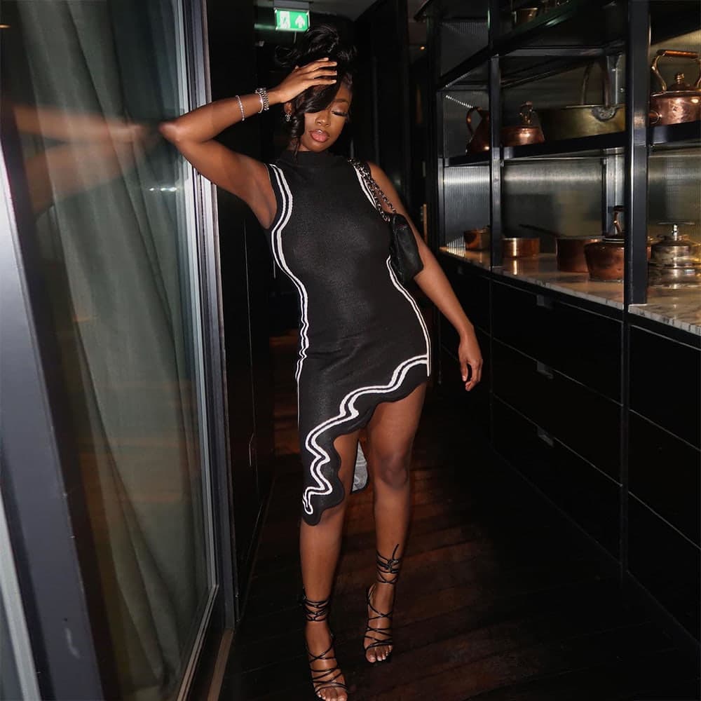 SM-K0079 ermeløs rund hals med uregelmessig stripe asymmetrisk strikket kjole SM-K0079 ermeløs rund hals med uregelmessig stripe asymmetrisk strikket kjole